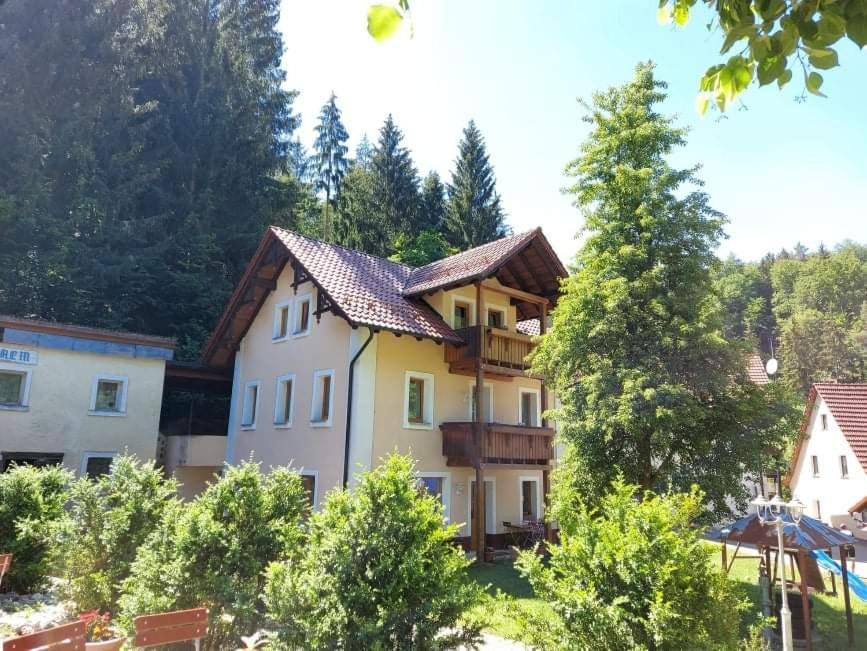 ホテルGasthof Restaurant Jamas ポッテンシュタイン エクステリア 写真